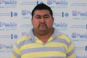 Elementos de la SSPTM Puebla aseguran a presunto ladrón de celulares en el Centro Histórico