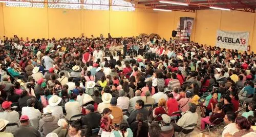 En el Distrito de Tepeaca, Lastiri promueve la consulta a la base y recolecta firmas de apoyo