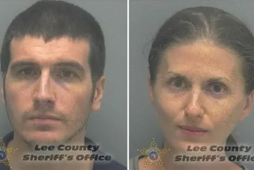 Acusan a pareja vegana de matar de hambre a su bebé; podrían enfrentar pena de muerte