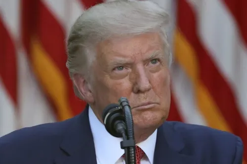 “Más personas blancas fueron asesinadas”: Trump minimiza violencia contra afroamericanos