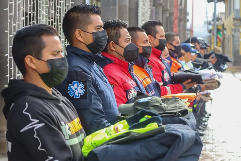Entrega de uniformes en Zacatlán