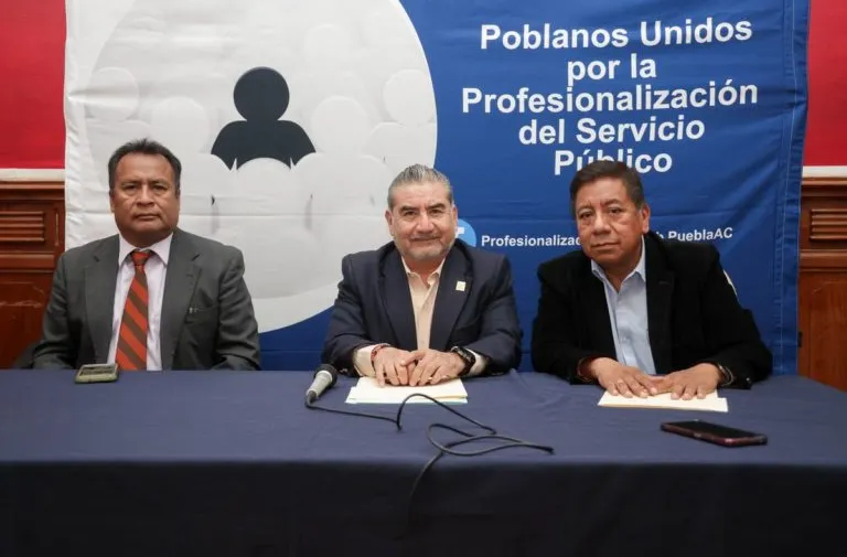 “Evaluaciones pato” de una “A. C. pato” (la obra de Manuel Carmona)
