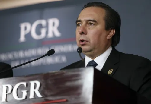 Libran orden de aprehensión contra Tomás Zerón por caso Ayotzinapa