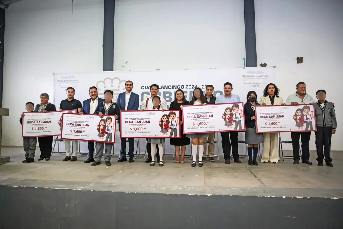 Cuautlancingo reconoce a 63 estudiantes con promedio de 10 y entrega Becas San Juan