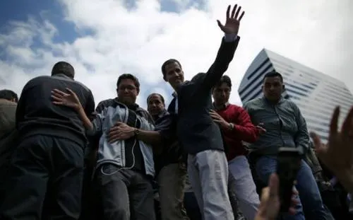 Venezuela cierra frontera con Antillas, Guaidó anuncia movilización a cuarteles