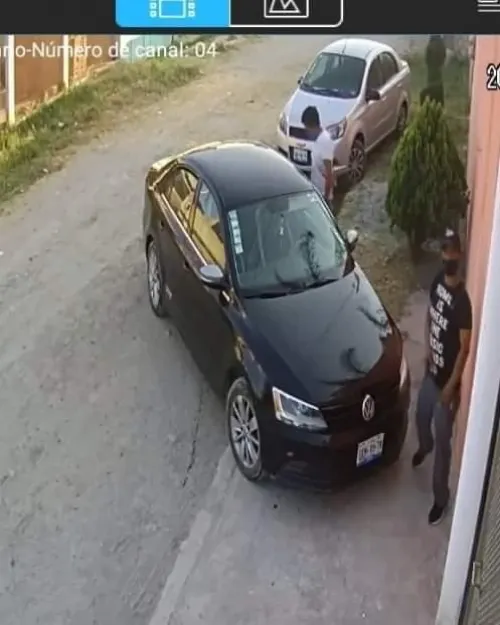 Captan a delincuentes asaltando a plena luz del día