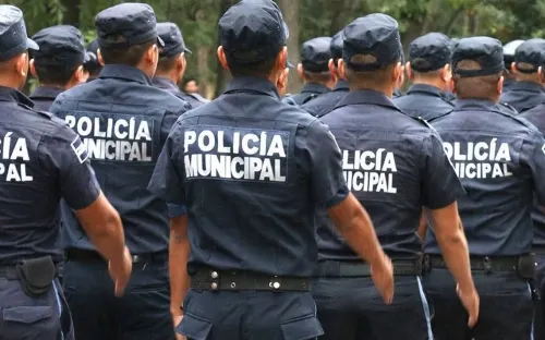 Detuvieron policías de tránsito municipal de Puebla a hombre por conducir una motocicleta robada