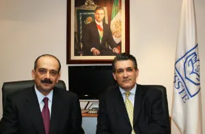 Da posesión el director general del ISSSTE al nuevo vocal ejecutivo de PENSIONISSSTE