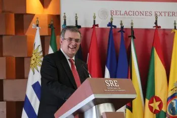 Marcelo Ebrard lamenta tiroteo en primaria de Texas