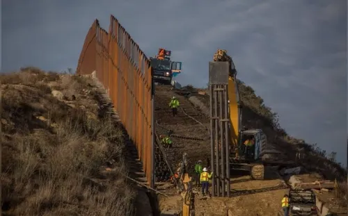 Seguidores de Trump construyen muro “privado” en frontera con México