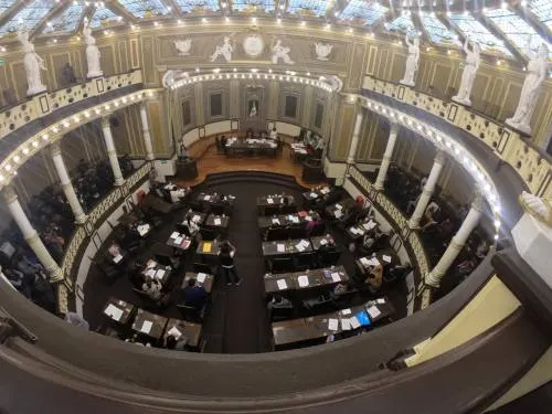 Van 12 perfiles registrados en el Congreso para la gubernatura interina