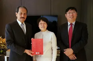 Firma Esparza Ortiz convenio con universidad de Tianjin