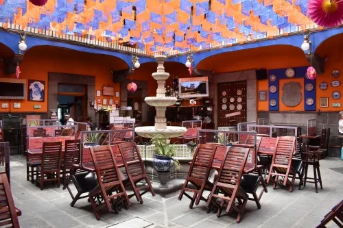 Comercio informal sólo puede vender alimentos, y restaurantes aún no pueden dar servicio en mesa