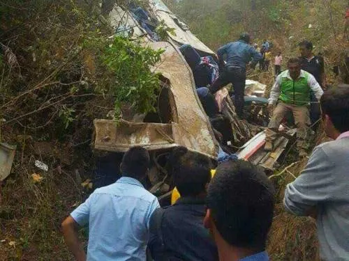 Video: Volcadura de camión deja 17 muertos y 31 heridos en Chiapas
