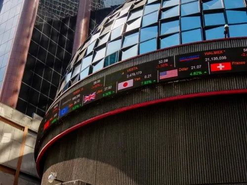 Tras caída, BMV inicia sesión con ganancia de 2.2%