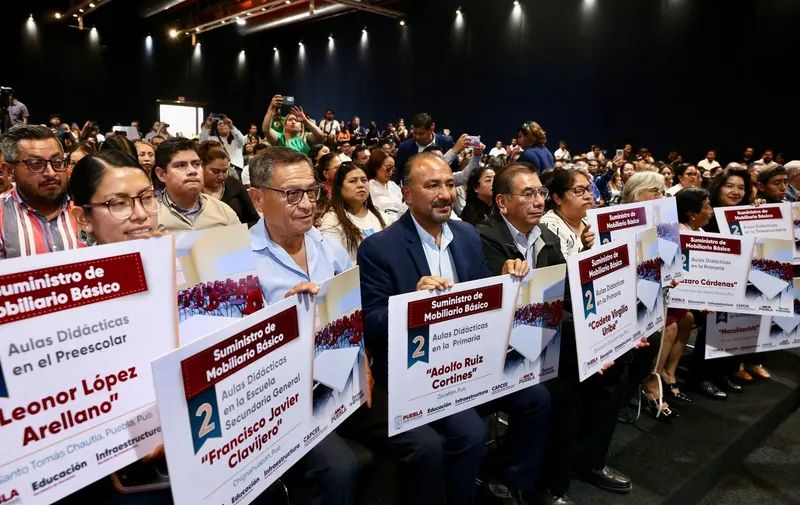 armenta-entrega-mobiliario-aulas-didacticas
