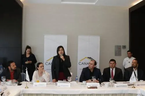 Candidatos de Morena se reúnen con Canadevi