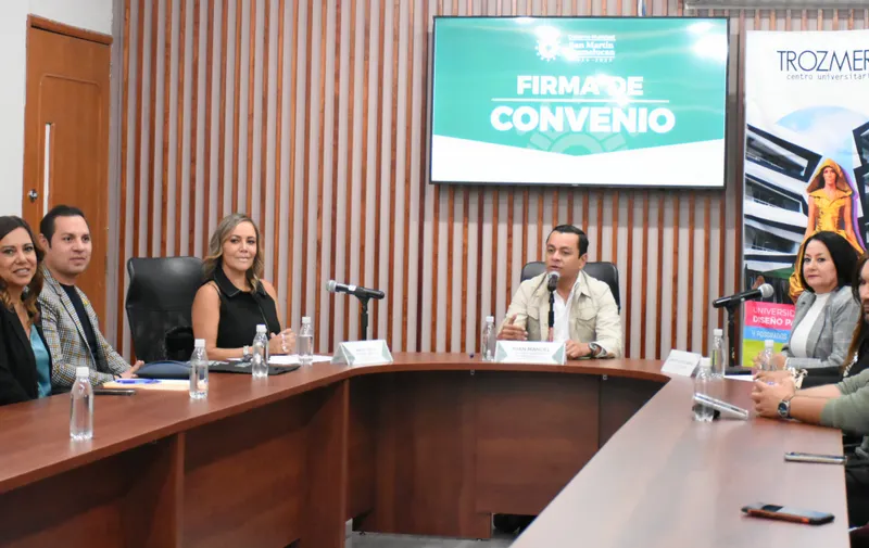 Signaron convenio de colaboración gobierno de Texmelucan y TROZMER Centro Universitario