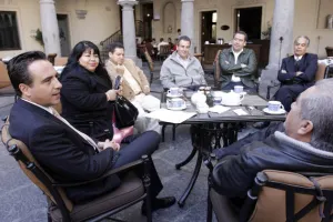 Pablo Fernández se aferra a dirigencia y diputación del PRI