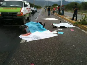 Camión de volteo aplastó y mató a padre e hijos en Ajalpan