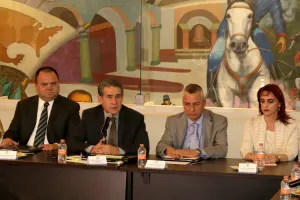 Firman acuerdo para prevenir violencia contra las mujeres