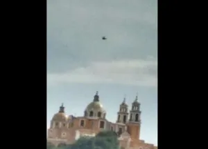 Captan a OVNI encima de iglesia de Cholula