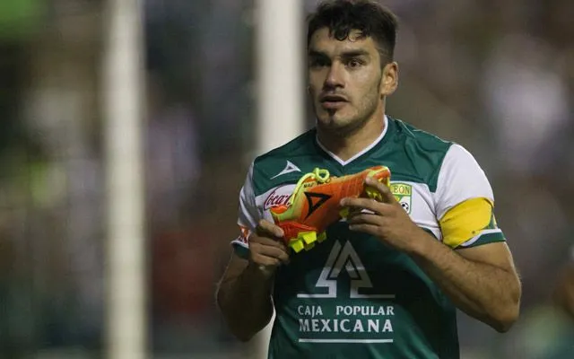 León se impone ante Santos 2-0