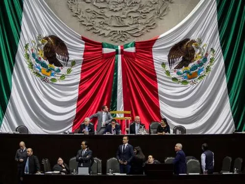 Listo, proyecto de dictamen del PEF 2019; baja presupuesto de poder judicial y autónomos
