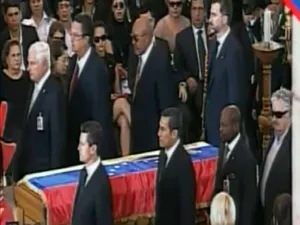 Peña Nieto asiste a funerales de Chávez