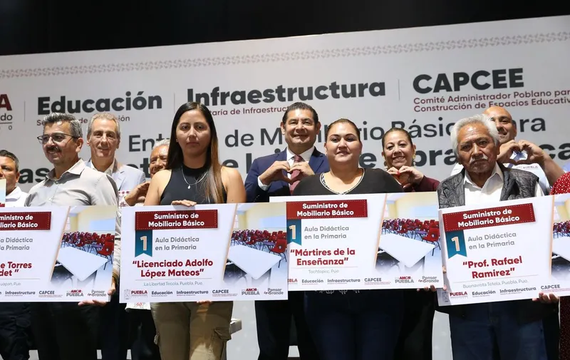 armenta-entrega-mobiliario-aulas-didacticas