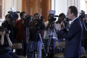 Comerciantes informales deberán actuar en el marco de la ley, advierte Luis Banck