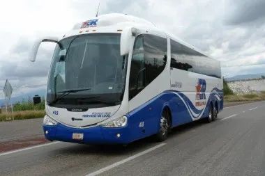 Realizan violento asalto a pasajeros en autobús de Estrella Roja
