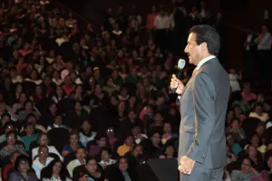 Inician campañas en la BUAP; Alfonso Esparza en Contaduría