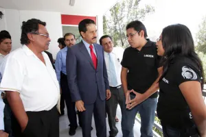 Alfonso Esparza rompió con el agüerismo y será rector