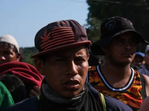Transportaban a 97 centroamericanos en camionetas; 4 detenidos