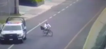 Hombre robó a menor de edad y la escondió en una maleta de su bicicleta, en Tecámac