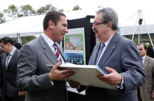 RMV coloca primera piedra del primer inmueble bioclimático sustentable de CU