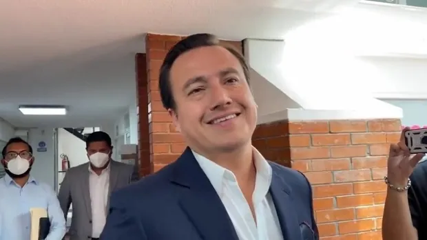 Mier da la espalda a Mier