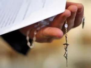 Sacerdote irlandés se declara culpable de actos de pederastia