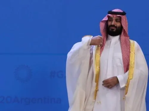 Príncipe saudí es el “apestado” del G20; lo apartan en la foto oficial