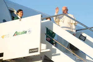 El Papa parte rumbo a África; desea brindar apoyo ‘espiritual y material’