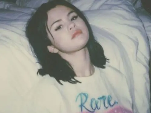 Selena Gomez se despide de Justin Bieber con atrevido tatuaje