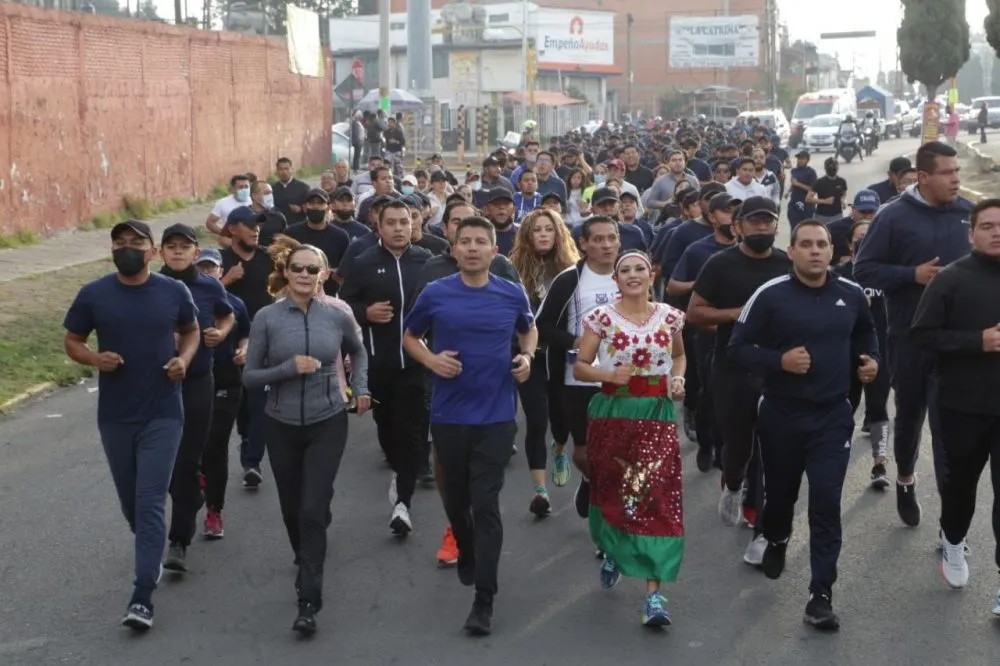Cuarta carrera con cadetes de la academia de policía es encabezada por Eduardo Rivera Pérez