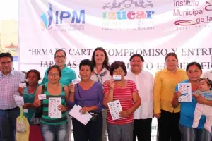 IPM entrega Tarjetas de Descuento Mujeres Poblanas en Izúcar