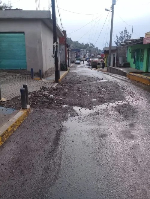 Segom coordina limpieza de escombro en Azumiatla para evitar riesgos por lluvia