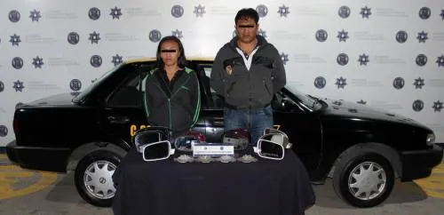Detienen a pareja por robo de autopartes