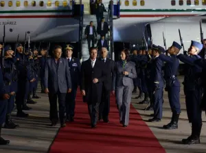 Viaja Peña Nieto a Francia para visita de Estado