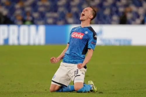Milik se luce y Napoli avanza a octavos en Champions
