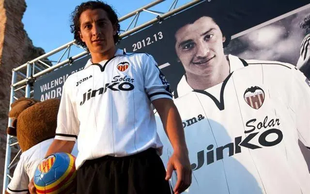 Andrés Guardado debuta en goleada del Valencia
