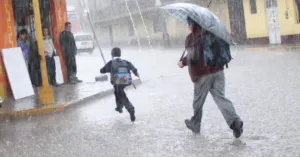 Onda Tropical número 8 provocará chubascos con tormentas fuertes